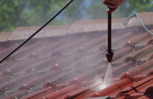 Entreprise de démoussage de toiture Marseille